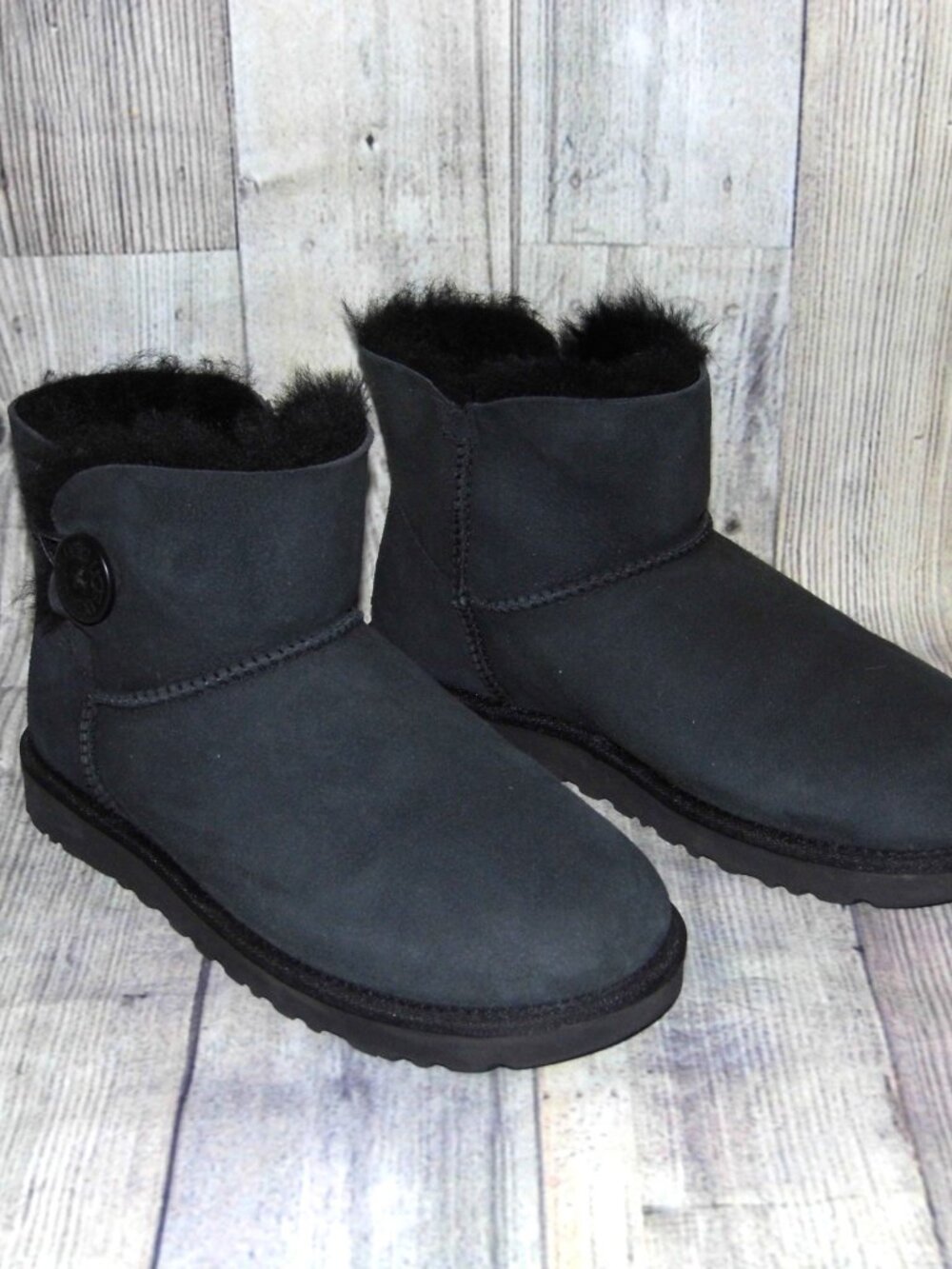 UGG Mini Bailey Button II Black Suede/Sheepskin Boots Womens Size 8